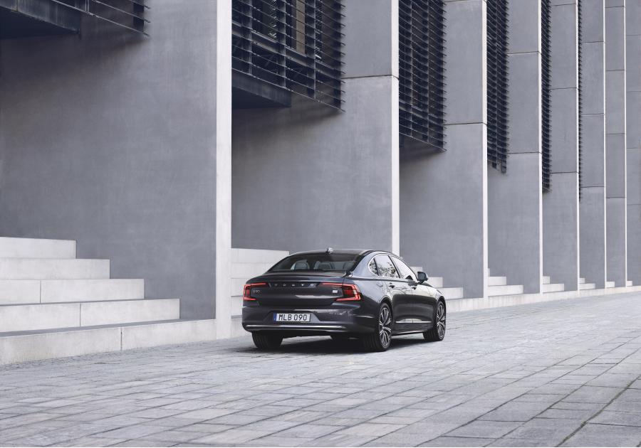  Volvo S90 T8 AWD Recharge Inscription 2020 года  (WW) (фото 9 из 12)